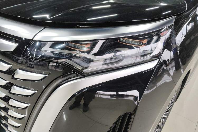 Used Denza D9 2022 DM-i 970 Four-Wheel Drive Flagship Model
