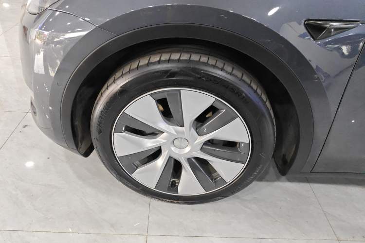 Used Tesla Model Y 2022 Long-Range All-Wheel-Drive Version
