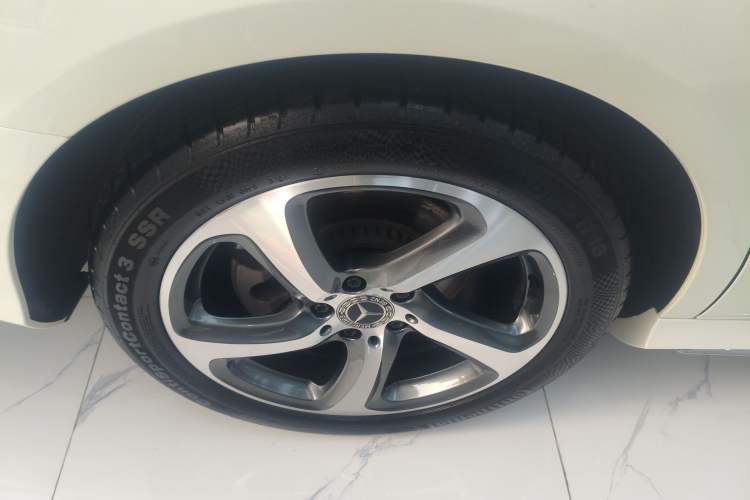 Used Mercedes-Benz E-Class 2018 E 300 L Sporty and Stylish Model
