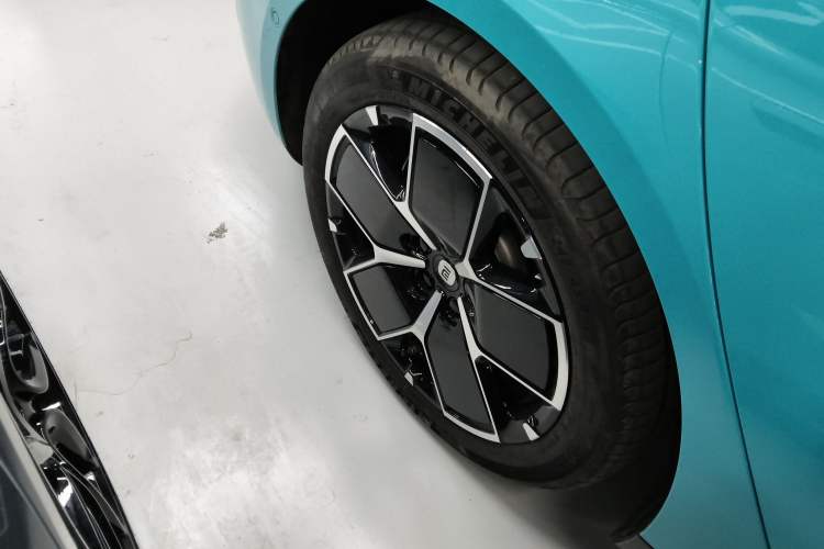 Used  SU7 2024 Rear-Drive Ultra-Long Range Advanced Pro-Level Intelligent Driving Version