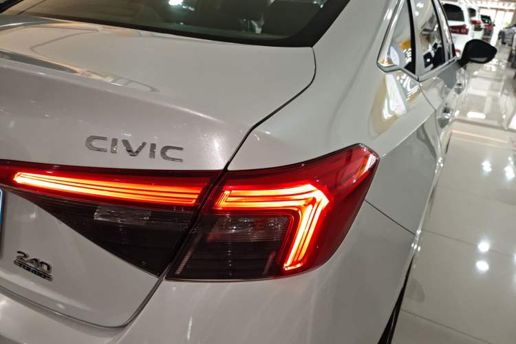 Used Honda Civic 2023 240TURBO CVT Dynamic · Center Stage Special Edition