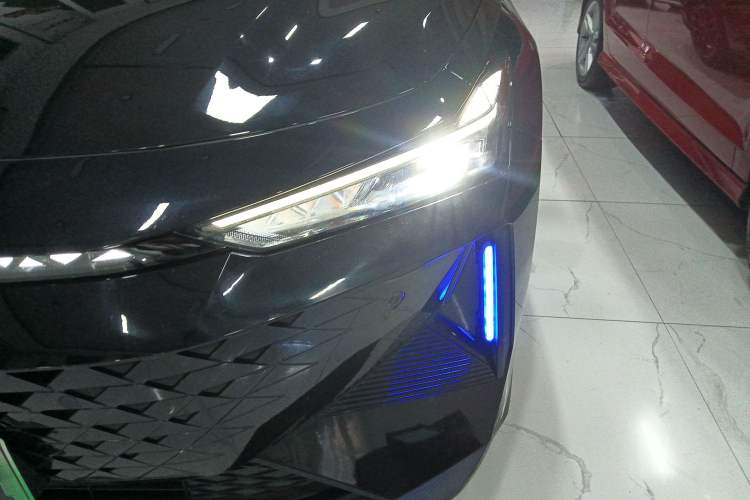 Used Changan UNI-V iDD 2024 Blue Whale Smart Electric iDD 136km Luxury Model
