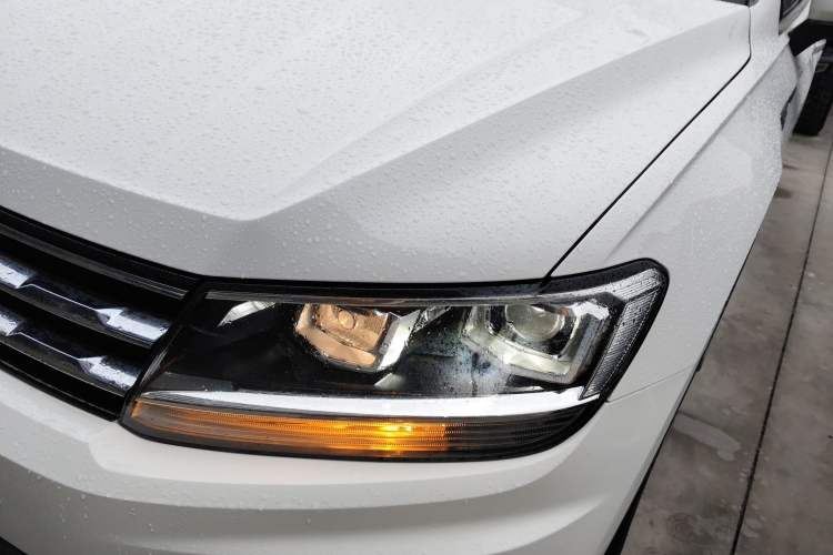 Used Volkswagen Tiguan L 2019 330TSI Automatic Two-Wheel Drive Smart Luxury Version China V Emission Standard
