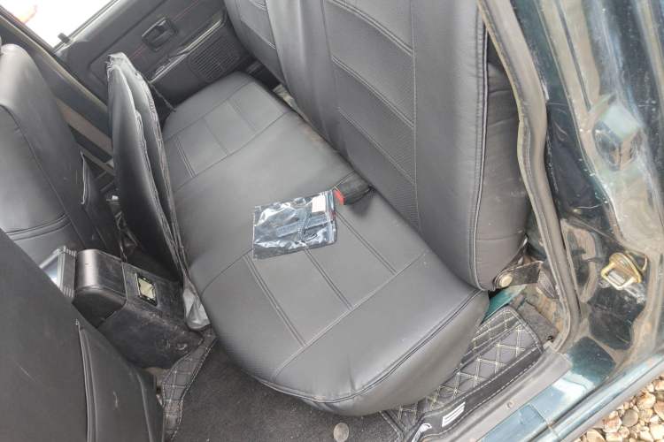 Used Isuzu Pickup 2015 2.8T Two-Wheel Drive 4JB1CT
