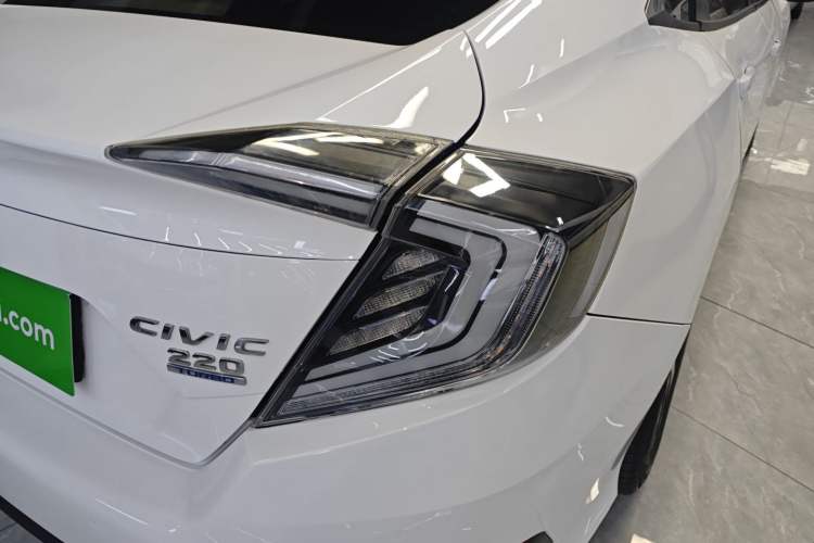 Used Honda Civic 2016 220TURBO CVT Luxury Edition
