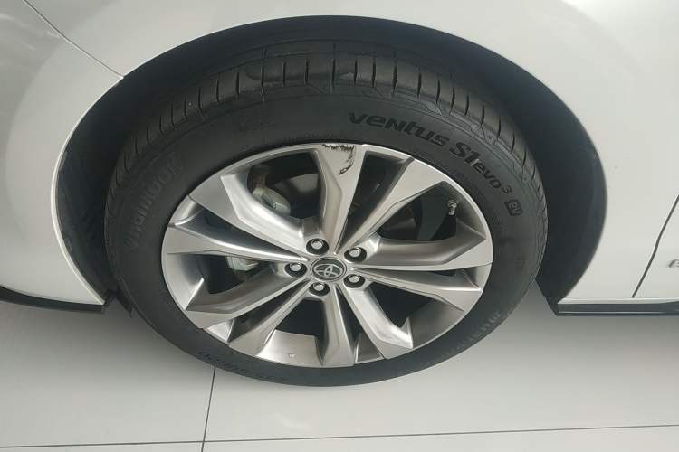 Used Toyota Sienna 2023 2.5L Hybrid Deluxe Edition
