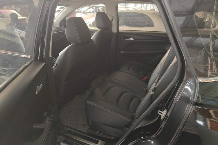 Used Baojun 530 2021 Global Car Anniversary Edition 1.5T Manual Luxury Model 7 Seats