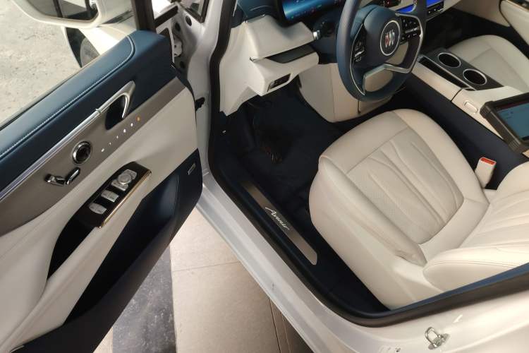 Used Buick GL8 New Energy 2024 Lu Zun Luxury Edition 7-Seater
