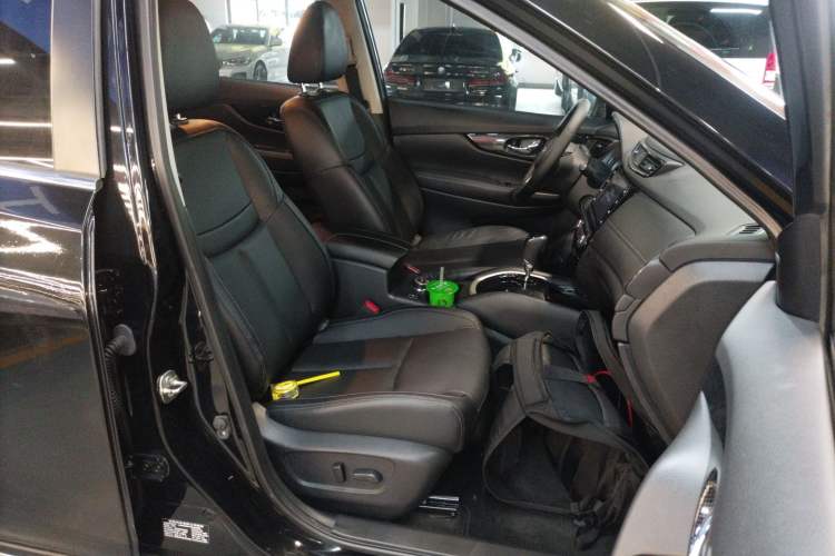 Used Nissan X-Trail 2019 2.5L CVT Smart Connect Luxury Edition 4WD
