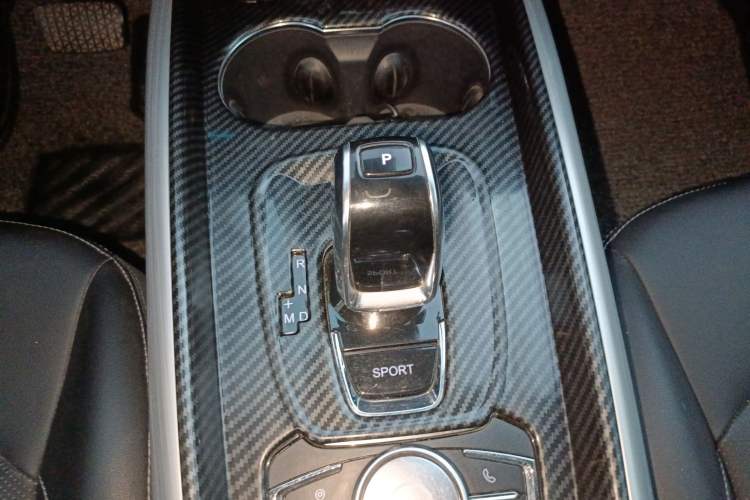 Used  Lingyun 2019 1.6T Two-Wheel Drive Diamond Edition
