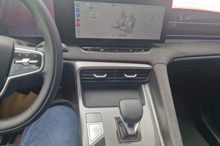 Used Roewe D5X DMH 2024 135 Tech Edition
