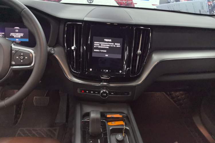 Used Volvo XC60 2022 B5 4x4 Zhiyi Luxury Edition
