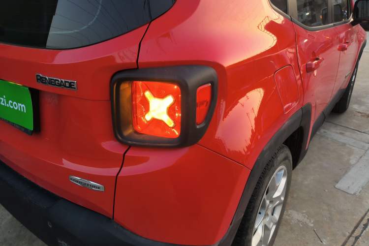 Used  Renegade 2018 Connected Large Screen Version 180T Automatic High-Energy Edition