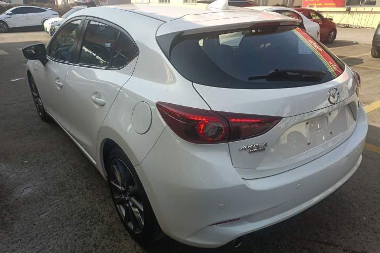 Used Mazda Mazda 3 Axela 2019 Cloud-Controlled Version Hatchback 2.0L Automatic Luxury Model China VI Standard
