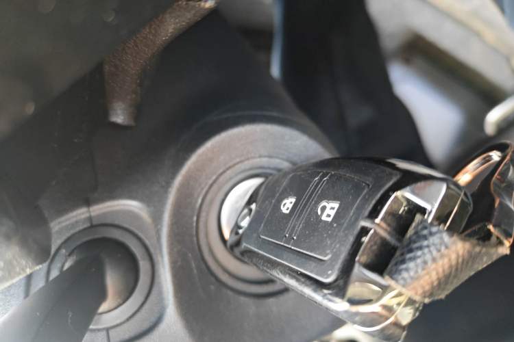 Used JMC Fushun 2022 2.0T Manual Van Short Wheelbase Mid-Height Roof 3-Seater
