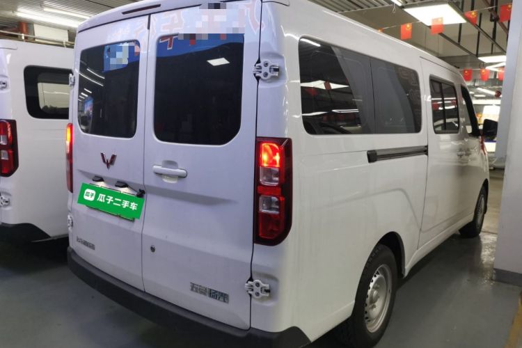Used Wuling Yangguang 2024 300KM Comfort Version Passenger Van 75kW