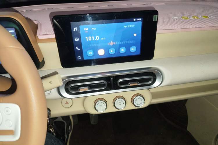 Used Wuling Hongguang MINIEV 2024 3rd Generation 215km Advanced Version
