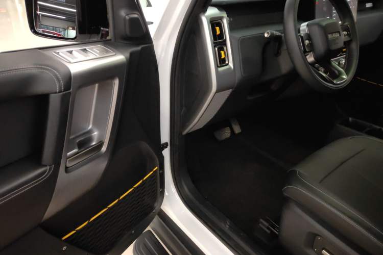 Used  V23 2025 501 Four-Wheel Drive Advanced Version
