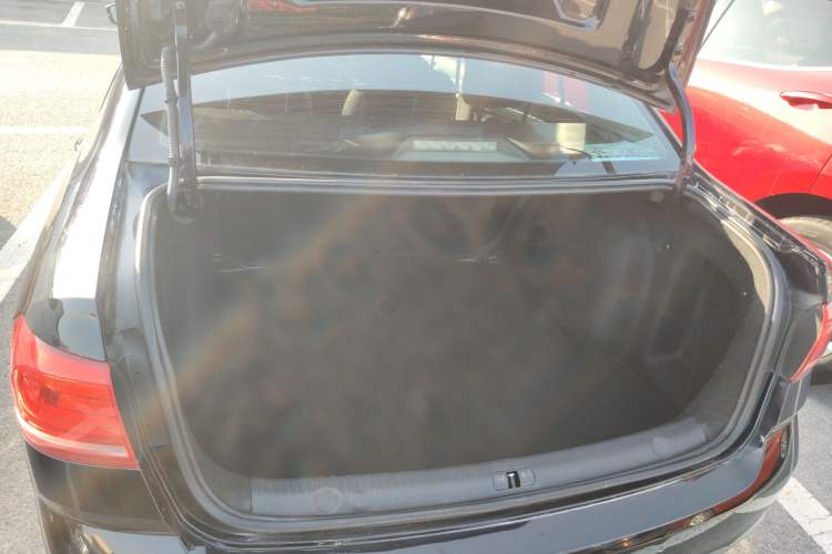 Used Volkswagen Lavida 2015 1.6L Automatic Fashion Edition
