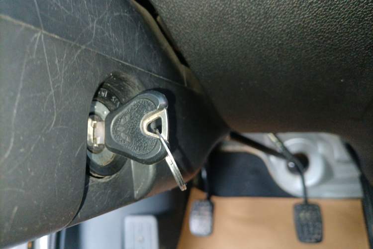 Used Wuling Zhiguang 2023 1.5L Utility Version with Enclosed Windows 2 Seats