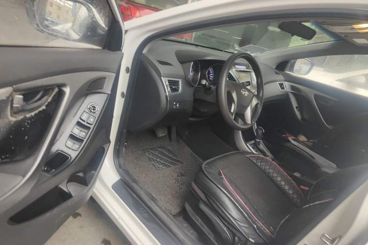 Used Hyundai Elantra 2015 1.6L Automatic Fashion Model