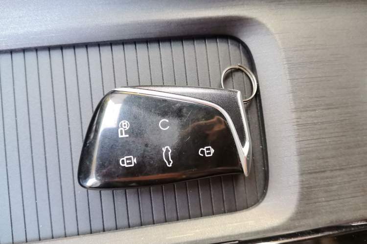 Used Dongfeng Aeolus Huge 2022 Mach Dual-Motor 1.5T MHD Dare-to-Dream Edition