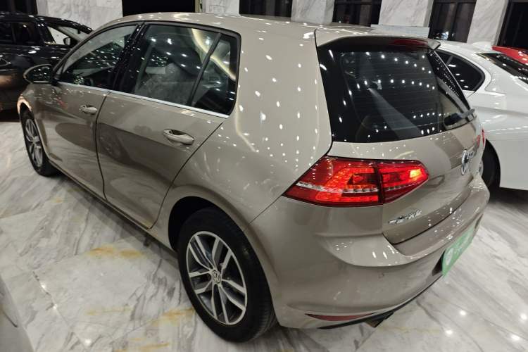 Used Volkswagen Golf 2016 230TSI Automatic Luxury Version
