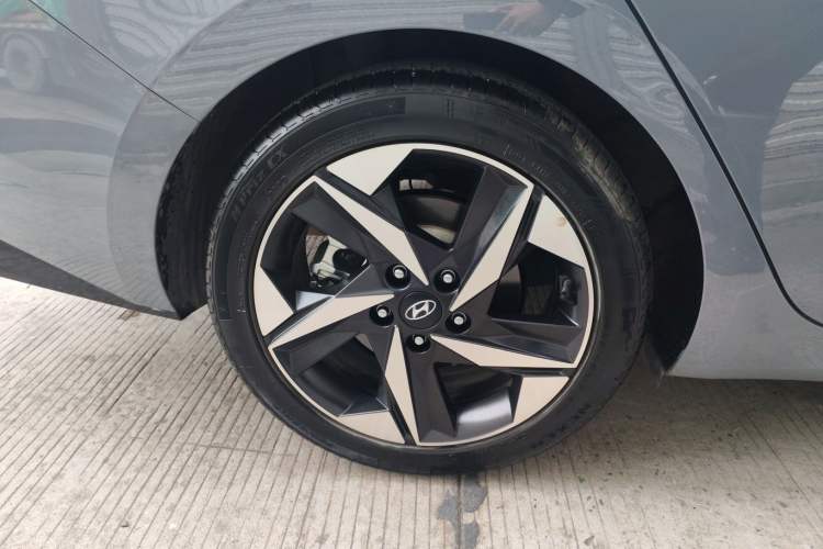 Used Hyundai Elantra 2021 1.5L CVT LUX Prestige Edition
