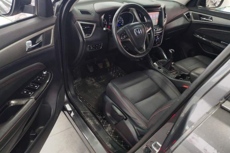 Used Changan CS75 2017 Shangkui Edition 1.5T Manual Fengxiang Model
