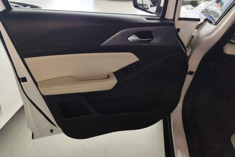 Used Geometry E Firefly 2024 301km Starlight
