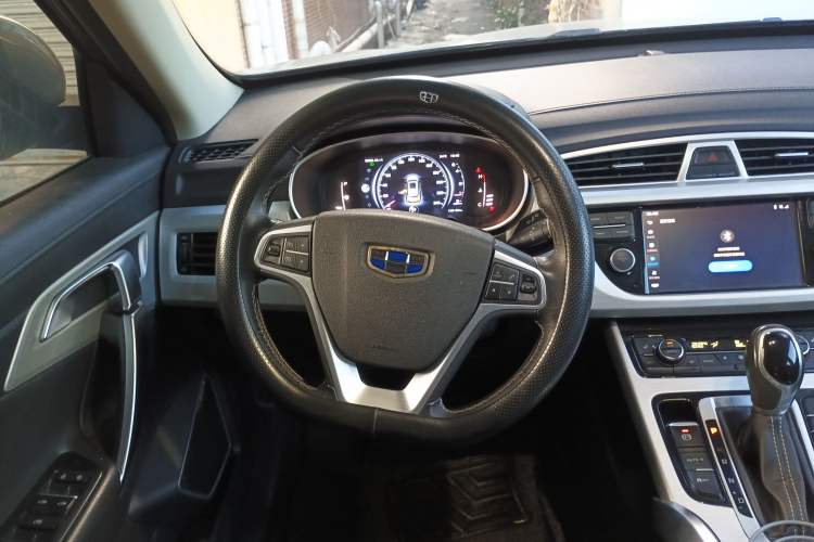 Used Geely Auto Emgrand X7 Sport 2018 1.8TD Automatic Two-Wheel Drive Smart Connect 4G Internet Edition
