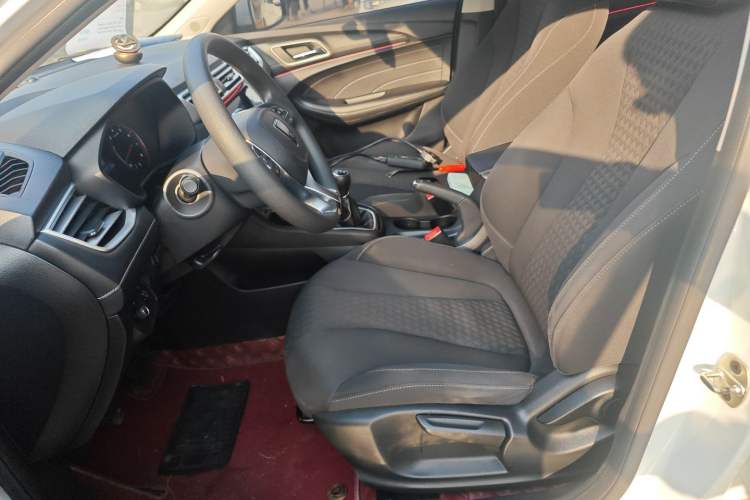 Used Roewe i5 2020 1.5L Manual 4G Connect Luxury Edition
