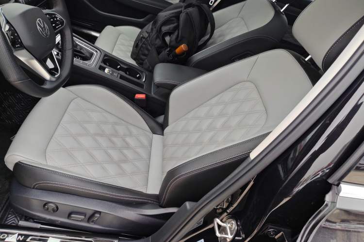 Used Volkswagen Magotan 2023 2 Million Units Limited Edition 330TSI DSG Leading Version
