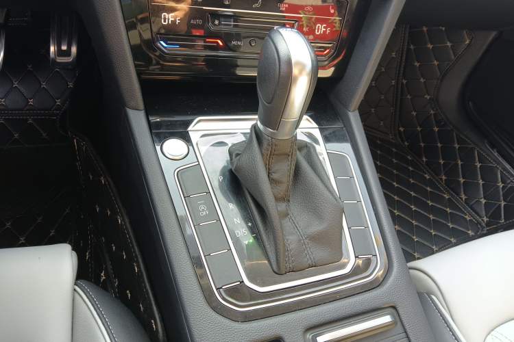 Used Volkswagen Magotan 2023 2 Million Units Limited Edition 330TSI DSG Leading Version
