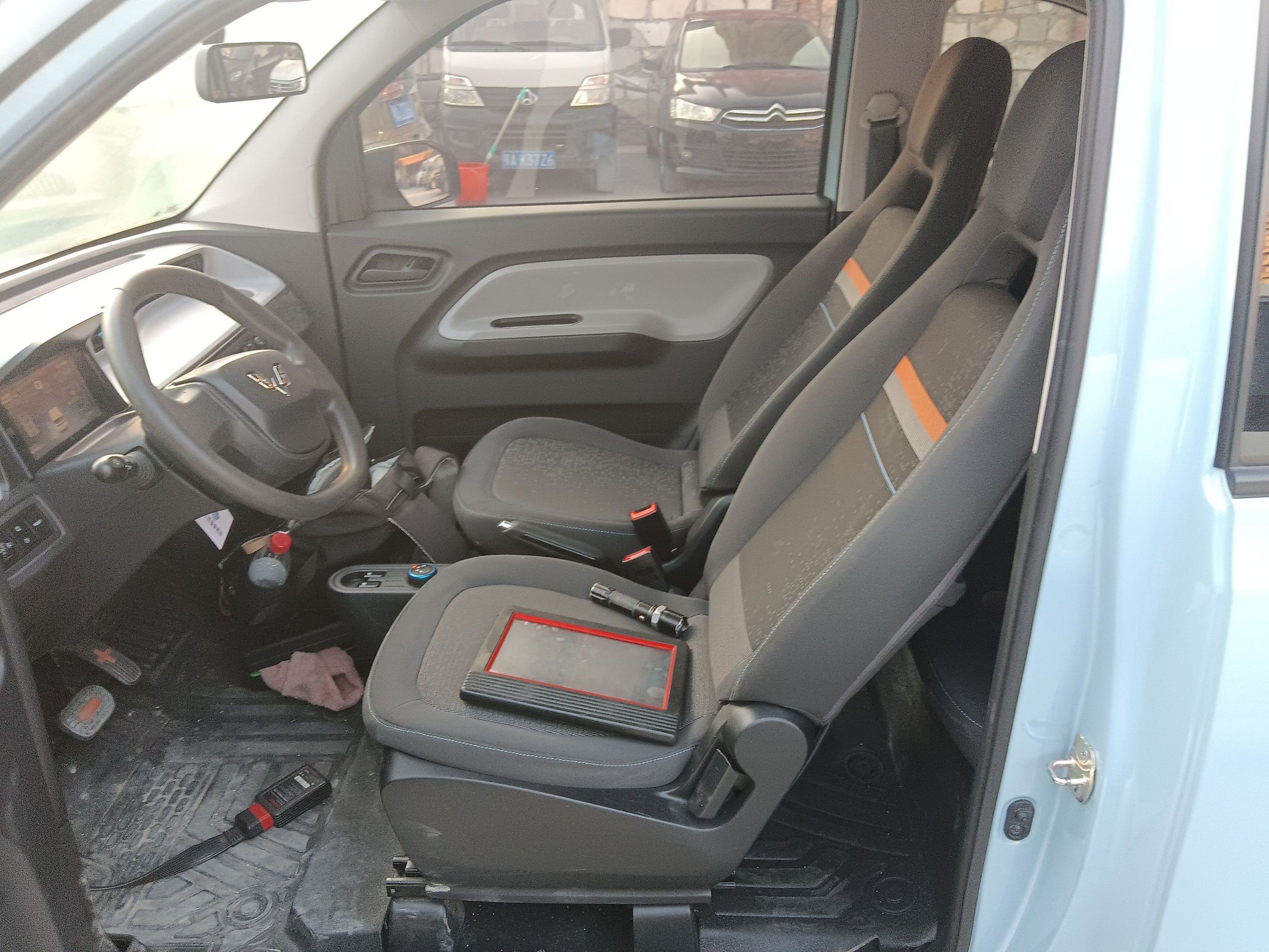 Переднее сиденье в автомобиле