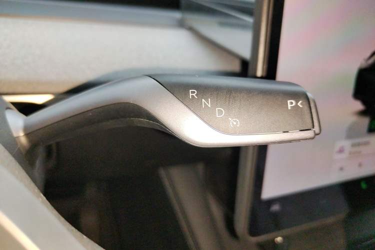 Used Tesla Model Y 2024 Long-Range All-Wheel-Drive Version
