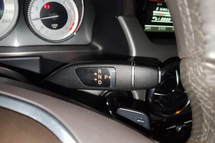 Used Mercedes-Benz GLK-Class 2013 GLK 300 4MATIC Dynamic Sunroof Model