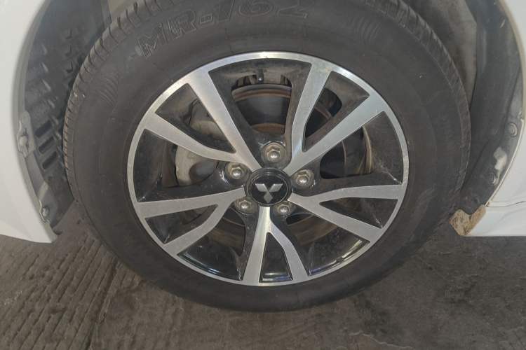 Used Mitsubishi Lancer EX 2015 1.8L CVT ZhiShang Edition China IV Standard