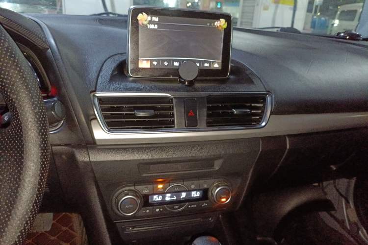 Used Mazda Mazda 3 Axela 2016 Sedan 1.5L Automatic Luxury Model