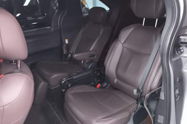 Used Toyota Sienna 2021 2.5L Hybrid Platinum Edition