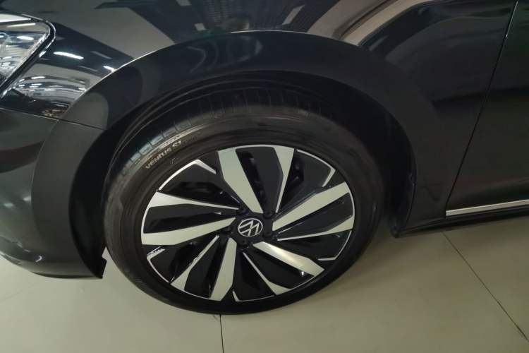 Used Volkswagen Passat 2025 Premium Version 380TSI Dragon Edition
