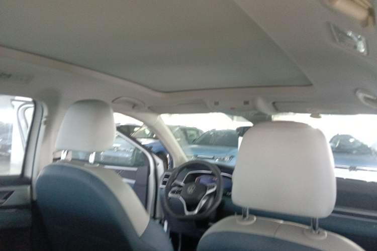 Used Volkswagen Tharu 2024 300TSI Two-Wheel-Drive Moon Luxury Edition