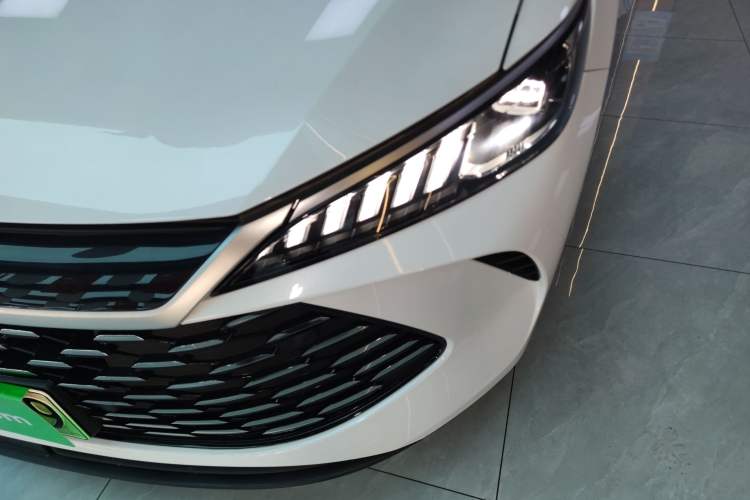 Used BYD Qin PLUS 2025 DM-i Smart Drive 120KM Superior Model