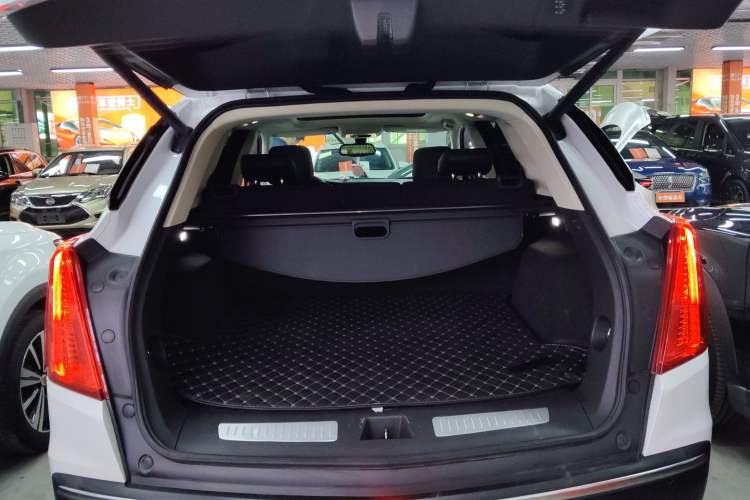 Used Cadillac XT5 2017 Anniversary Edition 25T Luxury Model
