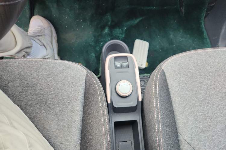 Used Chery QQ Ice Cream 2022 170km Sundae Phosphate Lithium-Ion