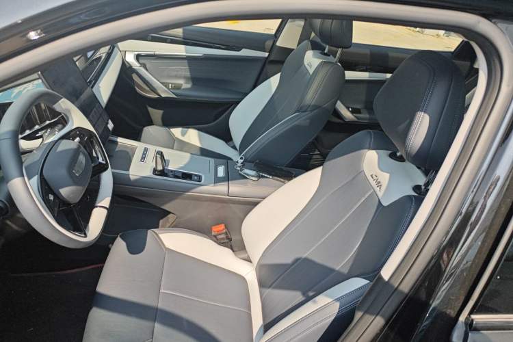 Used Geely Auto FX11 2024 1.5TD DCT Prestige Edition
