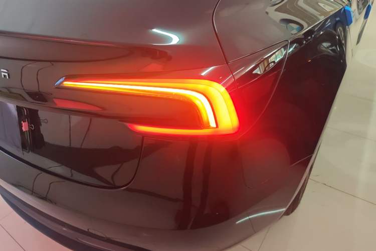 Used Tesla Model 3 2023 Long-Range All-Wheel-Drive Version