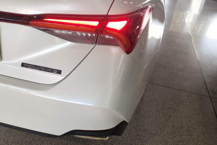 Used Toyota Avalon 2019 2.5L Touring Premium Version China VI Standard
