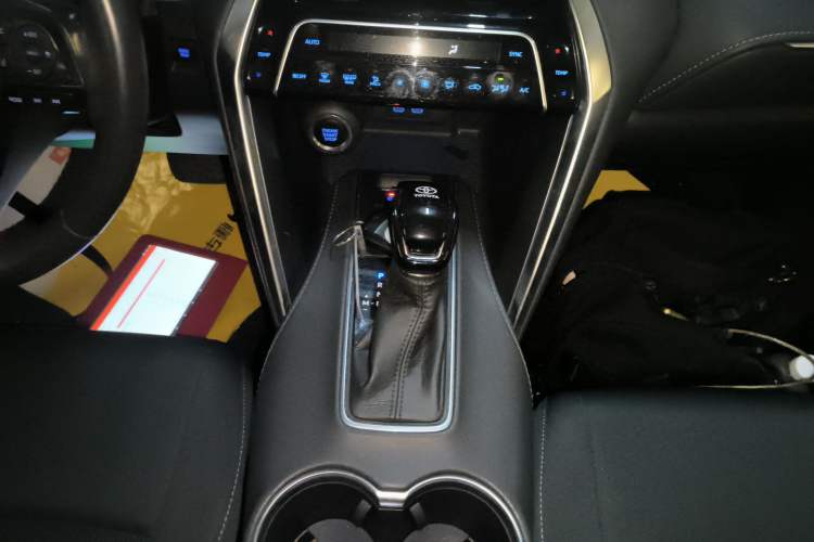 Used Toyota Harrier 2022 2.0L CVT Two-Wheel Drive Entry Version
