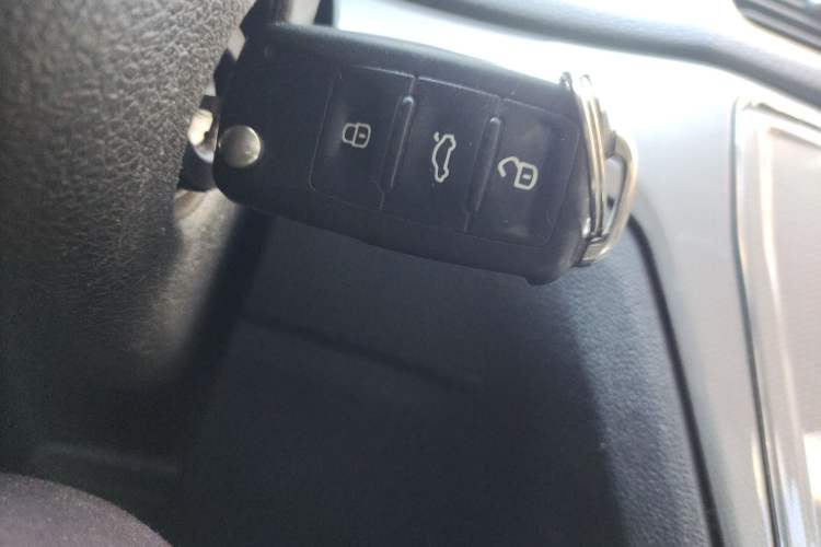 Used Volkswagen Lavida 2015 230TSI DSG Comfort Edition
